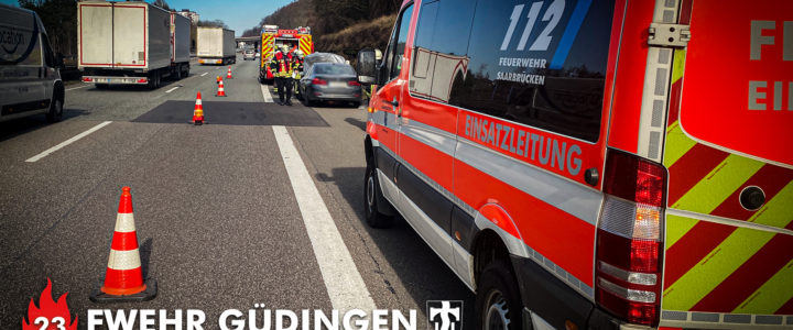 B2 – PKW Brand auf Autobahn