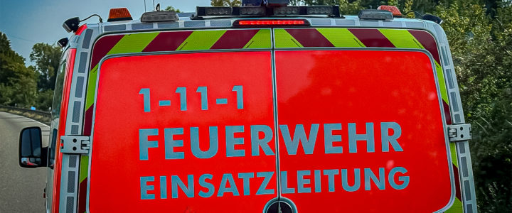 B2 – PKW Brand auf Autobahn