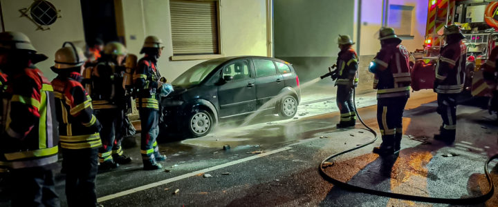 B3 – PKW Brand an Gebäude